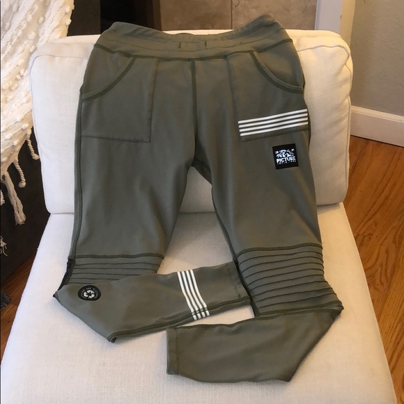 Olive green leggings made from recycled materials! - Picture 1 of 7